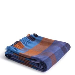 NWT Vera Bradley Blanket Wrap. Plaid Blue Neutral.